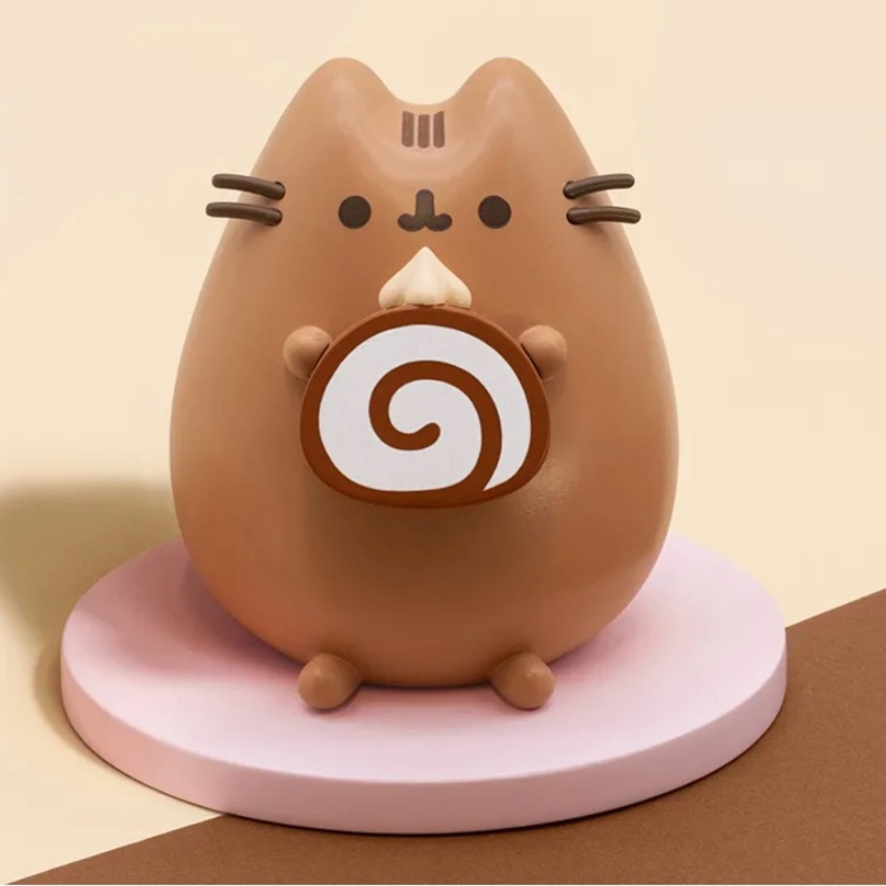 PUSHEEN FIGURINE